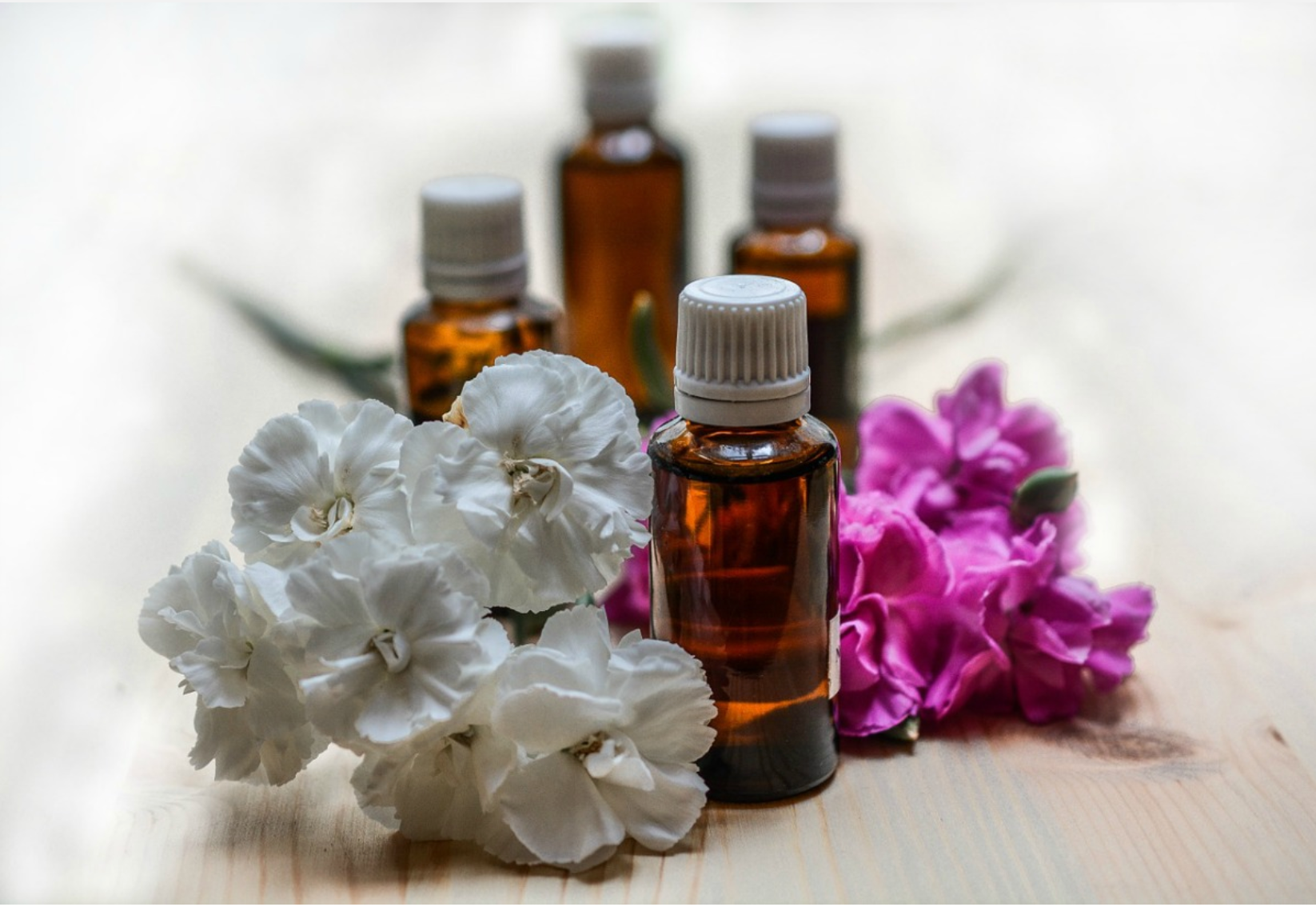 Como Abordar as Dores de Cabeça de Forma Natural com Ervas e Óleos Essenciais de Apoio