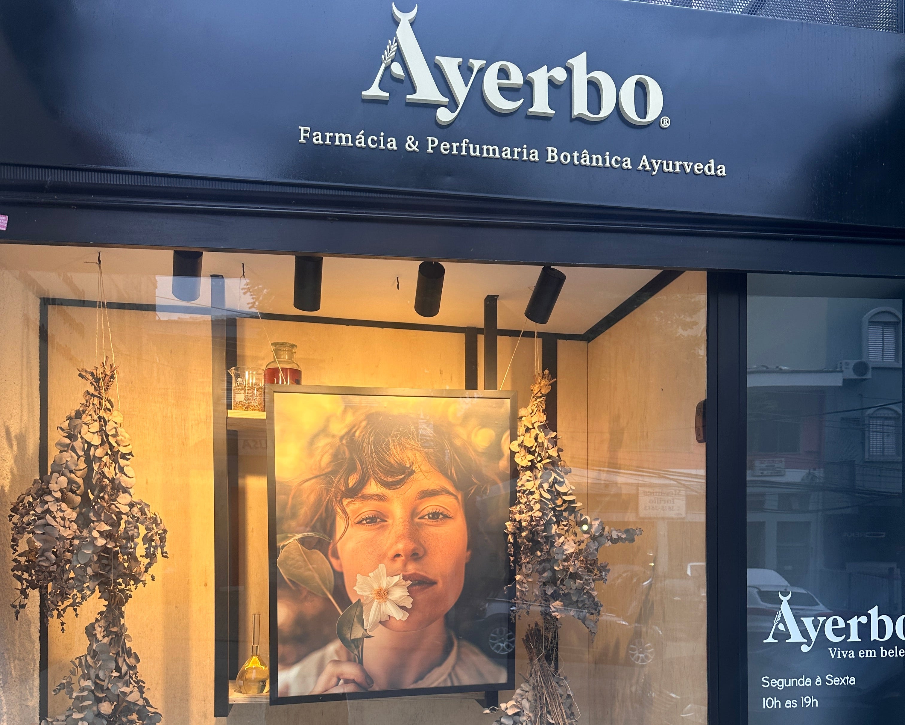 Ayerbo - Viva em Beleza, Farmácia e Perfumaria Botânica Ayurveda